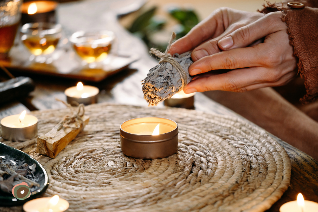 Energetische huisreiniging met smudgesticks en palo santo I Ritueel voor een frisse start