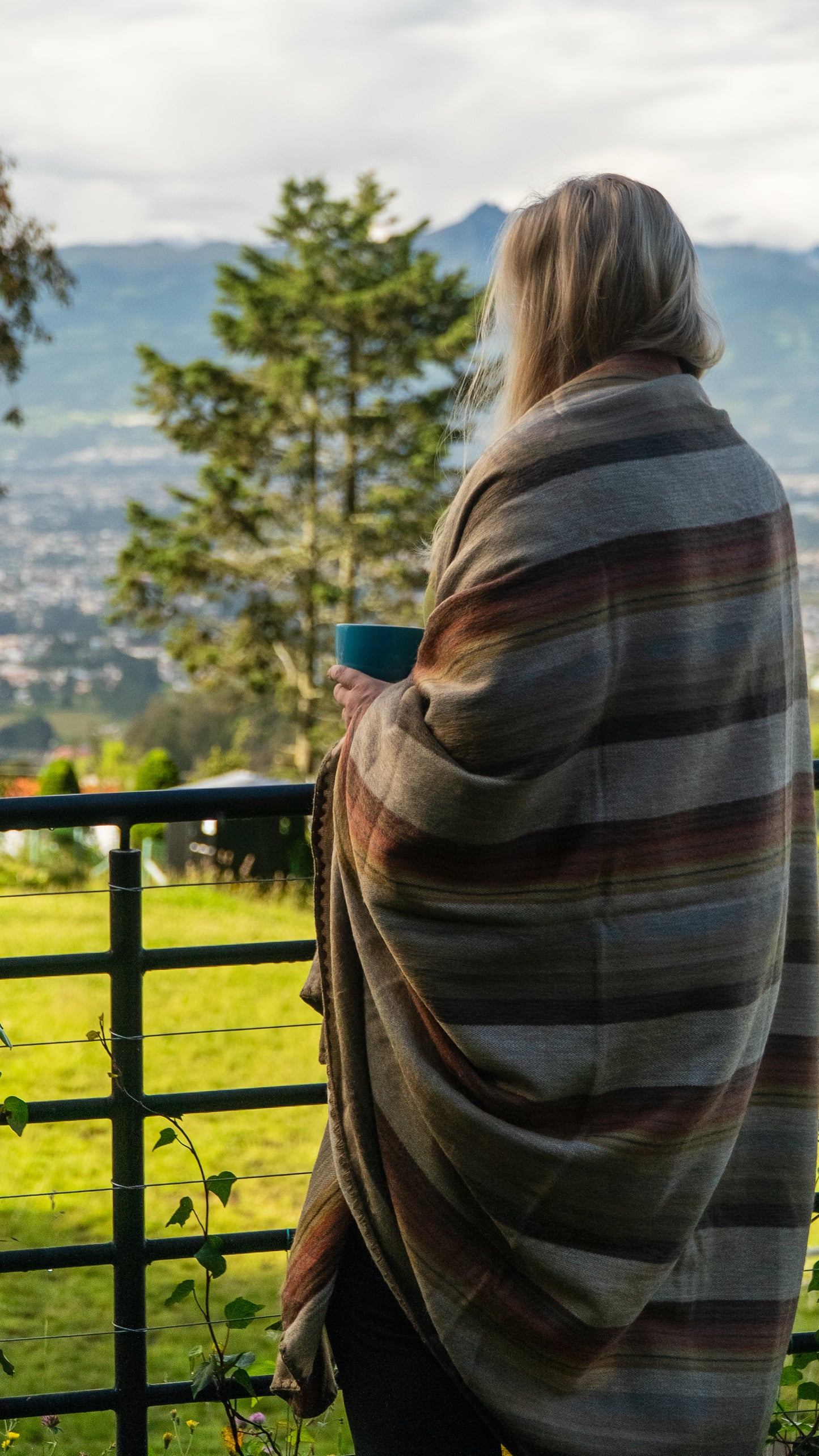 Zachte deken bruin-oranje 'Foresta' met alpaca wol