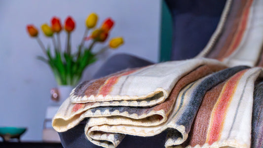 Zachte beige-bruine deken 'Suavecito' met alpaca wol